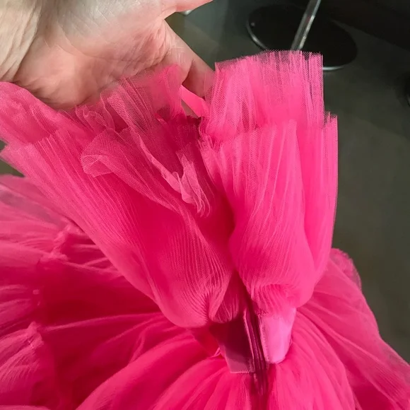 Chic Pink Tulle Strapless Dress - Picture 9 of 9